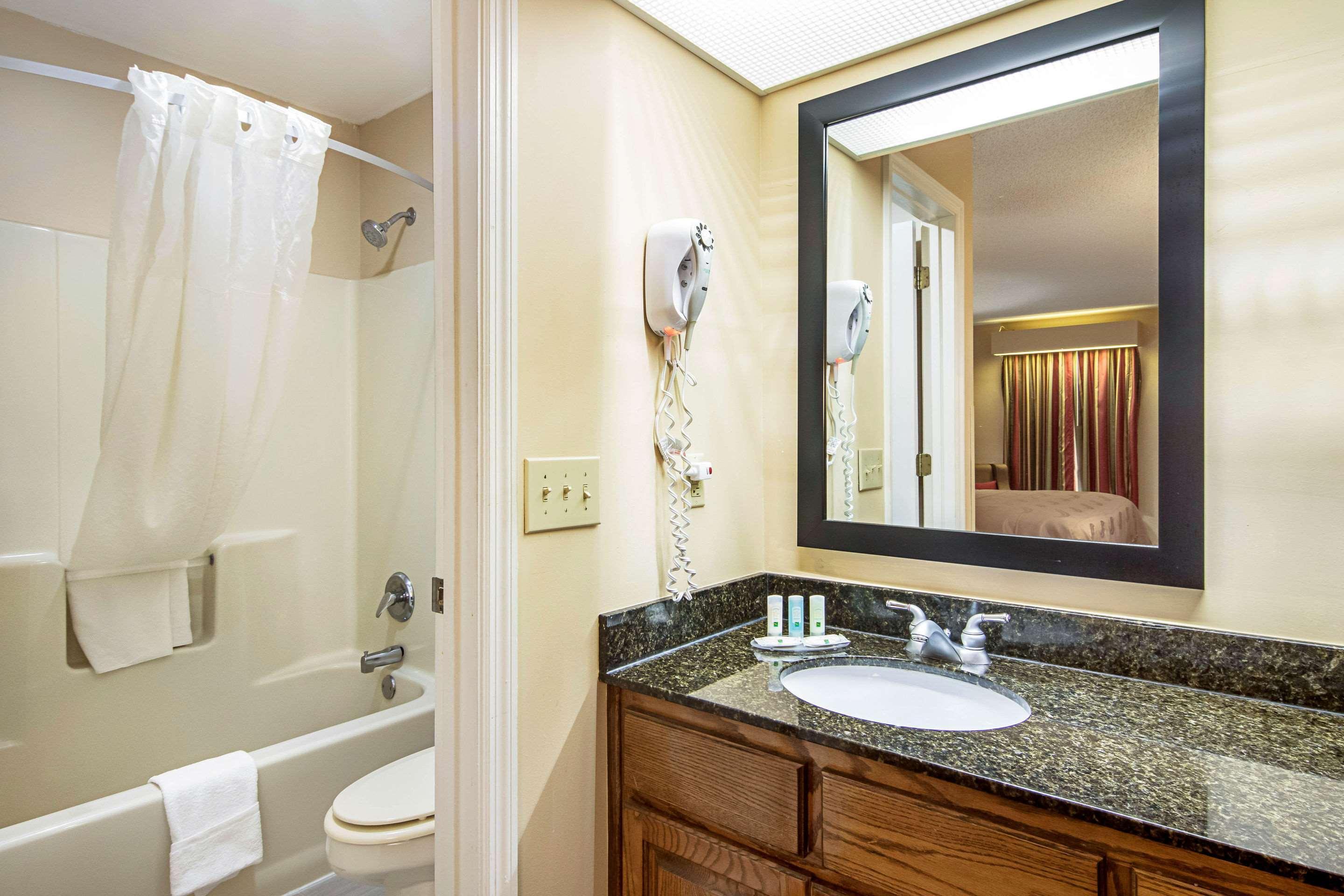 Quality Inn Thomaston Экстерьер фото
